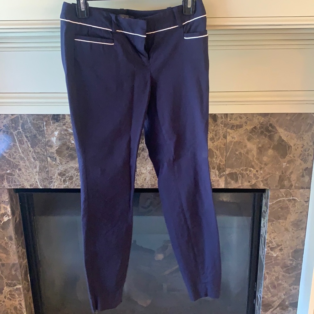 The limited exact stretch pant blue with white trim